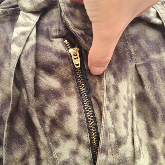 Good American | Upgrade Paperbag High Waist Ankle Trousers in Jungle01 Size 6 - Picture 6 of 14